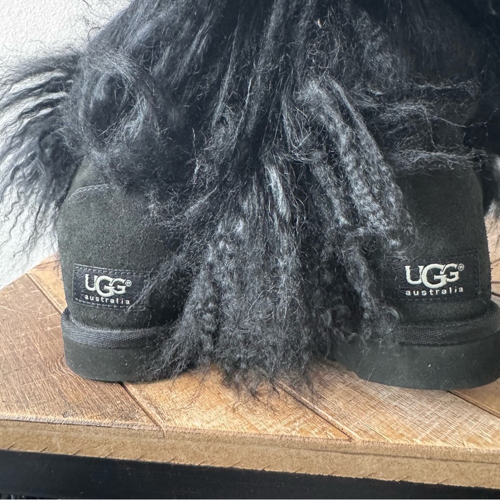 UGG Short Mongolian Sheepskin Cuff Boot - Picture 14 of 14